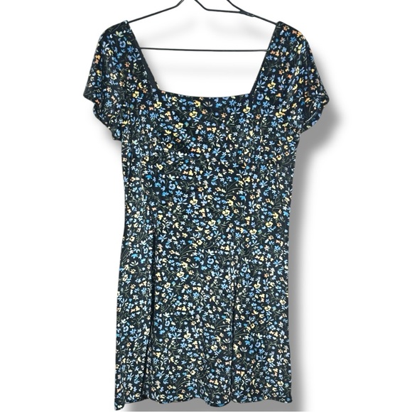 Planet Gold Black Small Floral Print Velvet Short Cap Sleeves Flared Mini Dress - Picture 14 of 16